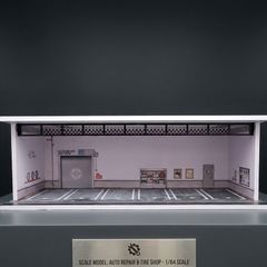 Garage for 1:64 scale toy cars, for Hot Wheels and similar models, with lights.