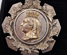 Vintage sterling silver Victorian brooch