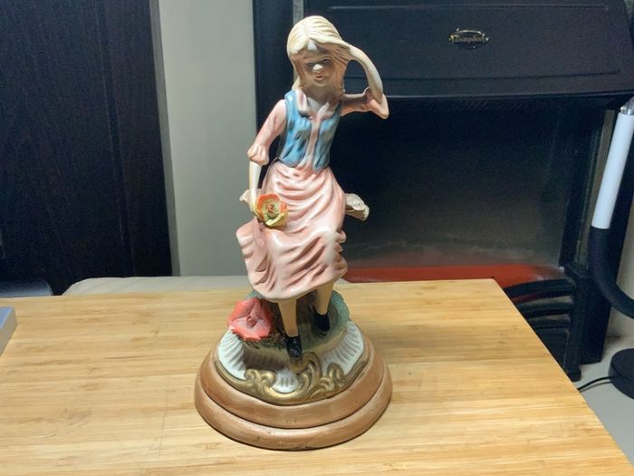 Figurines