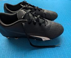 Boys puma football boots