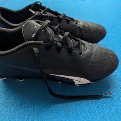 Boys puma football boots