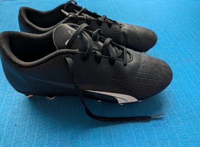 Boys puma football boots