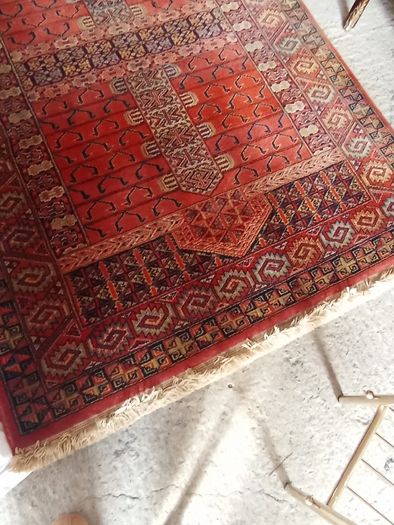 Vintage rich fringed rug