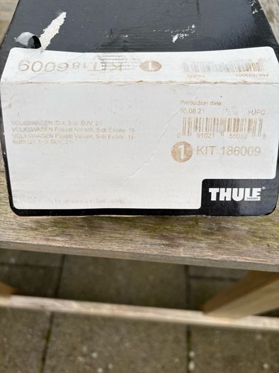 Thule Evo footpack, fitting kit and 118cm Wingbars