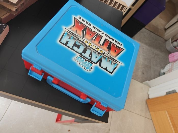 850 Match Attax cards and carry box