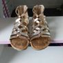 Girls gold sandals Image 2