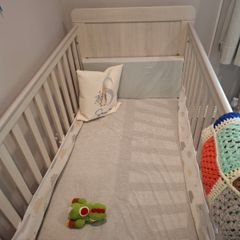 Mamas & Papas cot/todler bed & dresser changer chest