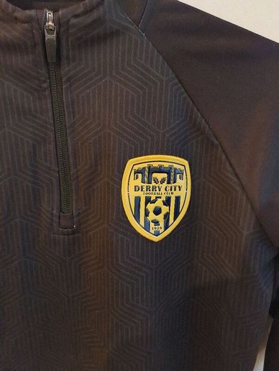 derry city halfzip