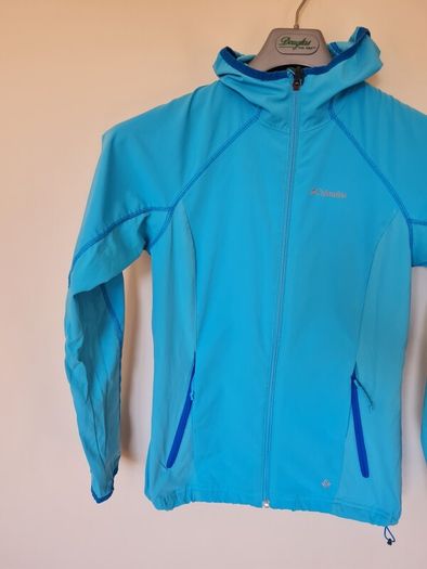Columbia omni shield hoodie Size small Pit to pit 19" in excellent condition