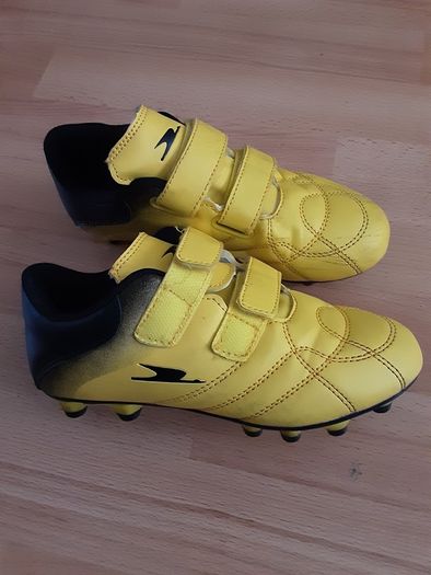 Football Boots/Junior Yellow Football Boots .. Size: 12 UK/FINAL Price Drop
