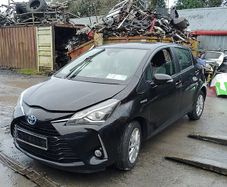 Breaking Toyota Yaris hybrid 2017