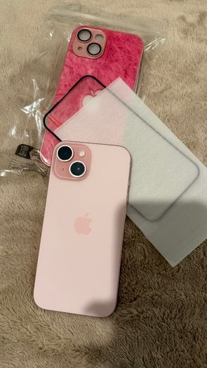 iphone 15- good as new with no scratches & with new phone accessories