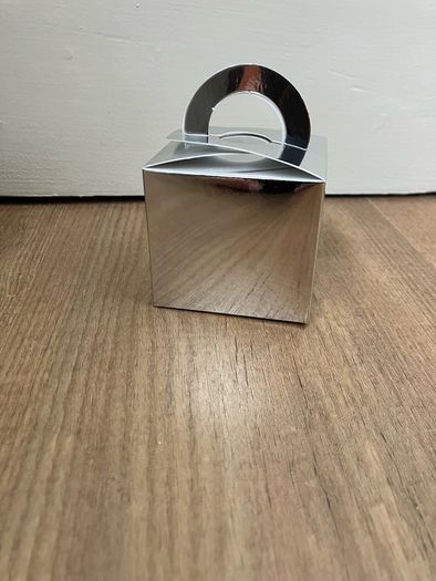 24 Favour boxes