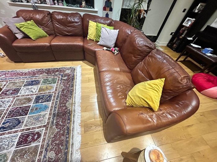 Electric reclining couch