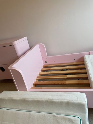 Girls extendable ikea bed FREE, must collect