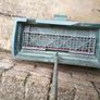 Fisons Push Lawn Seed & Fertiliser Spreader Image 2