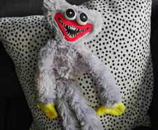 Huggy wuggy plush toy