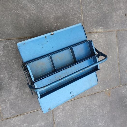 Vintage toolbox. Heavy pressed steel box. Cantilevered.