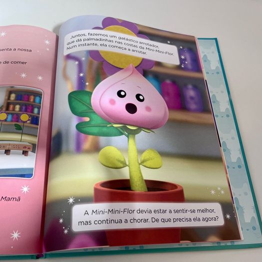 Portuguese Gabby's Dollhouse Book - Five Minute Stories