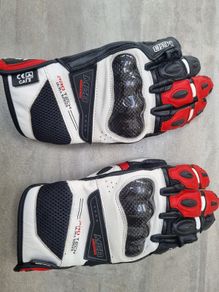 Motorcycle gloves