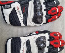 Motorcycle gloves
