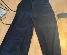 Women loben Black Trousers (Never Worn) (SIZE MEDIUM)