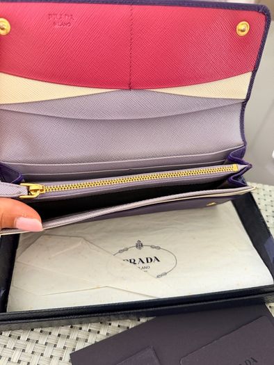 Prada Wallet Authenitc