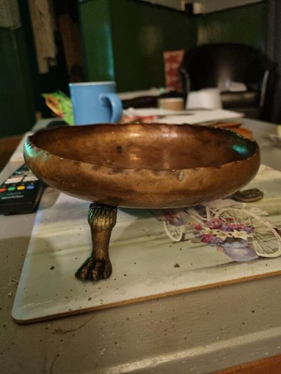 Vintage pieces. Prices to sell and discount on multiple buys. Look at my other ads. Thanks