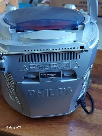 PHILIPS CD Radio Cassette Recorder, Model AZ1120,  in excellent cosmetic condition