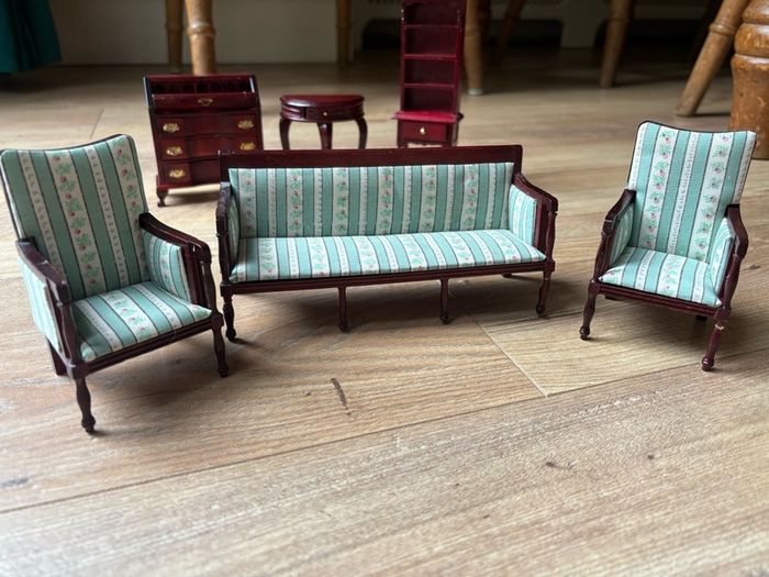 Quality Dolls House Mahogany Furniture Set 12 pieces