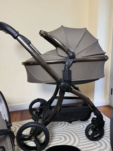 Full Egg 3 travel system Cybex car seat and isofix base