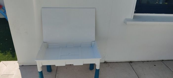 Kids table
