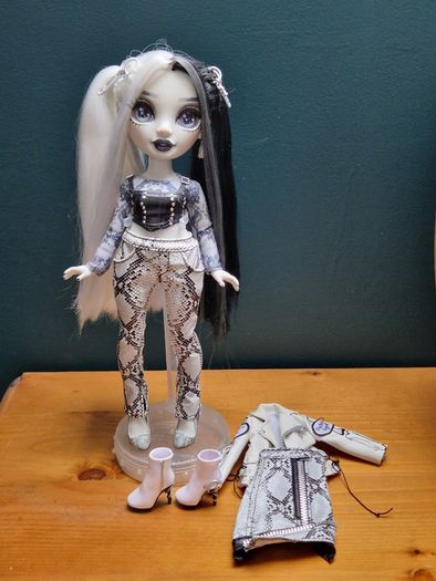 2 Rainbow High Shadow High Doll Bundle