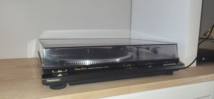 Technics SL DD33 Turntable.