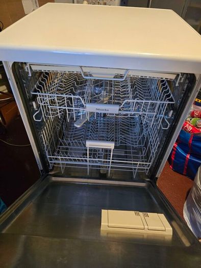 Miele G 4203 SC Dishwasher  For Parts or Repair  Powers On F51 Error