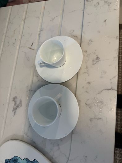 Crockery: plates, bowls etc.
