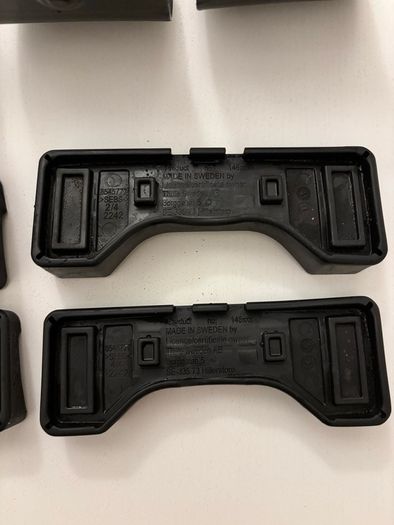 Thule Fit Kit (145019): rubber pads and brackets for a Renault Captur (First Gen, Years 2013 to 2019).