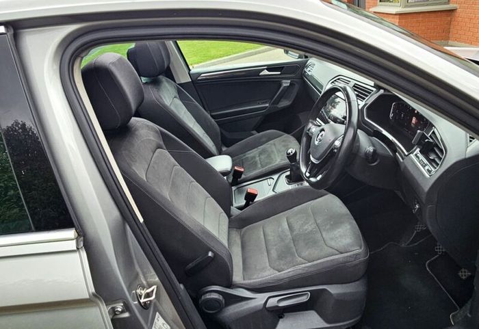 Volkswagen  R-line Tiguan 2019  + Pan Sunroof