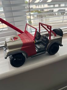 Jurassic Park Bush Devil Tracker Jeep 1993