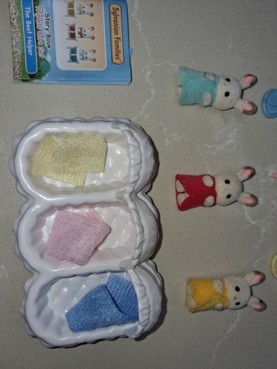 Sylvanian families triplet care set rabbit babies