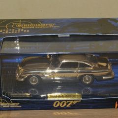 James Bond Aston martin