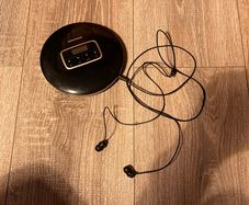 Grundig CDP 6600 Portable CD Player with Earphones