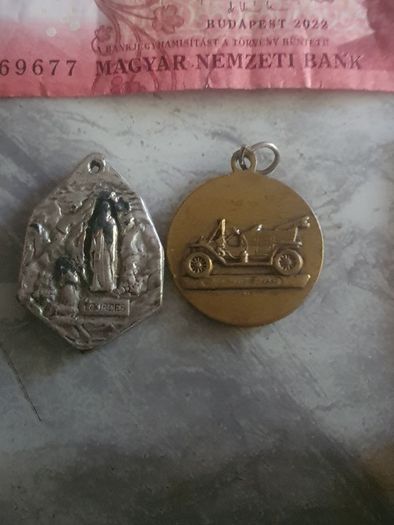 Notes medals and coins