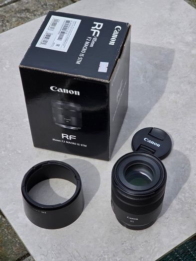 Canon RF 85mm f/2.0 Macro IS STM