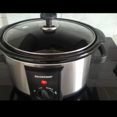 Slow cooker