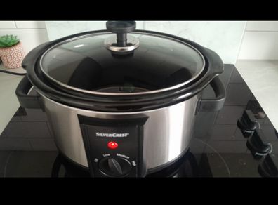 Slow cooker