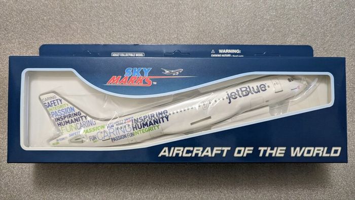 NEW aircraft model, jetBlue (BLUEMANITY) - Airbus A320 airplane, 1:150 scale, made by SKYMARKS