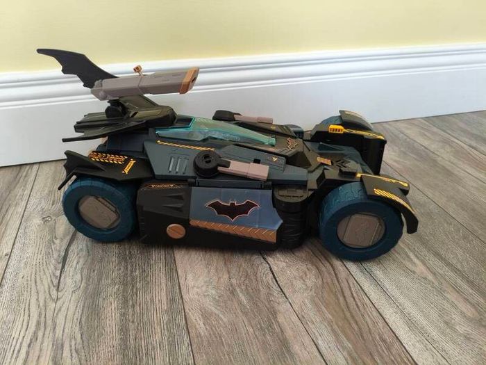 Batman Transforming Batmobile Lair