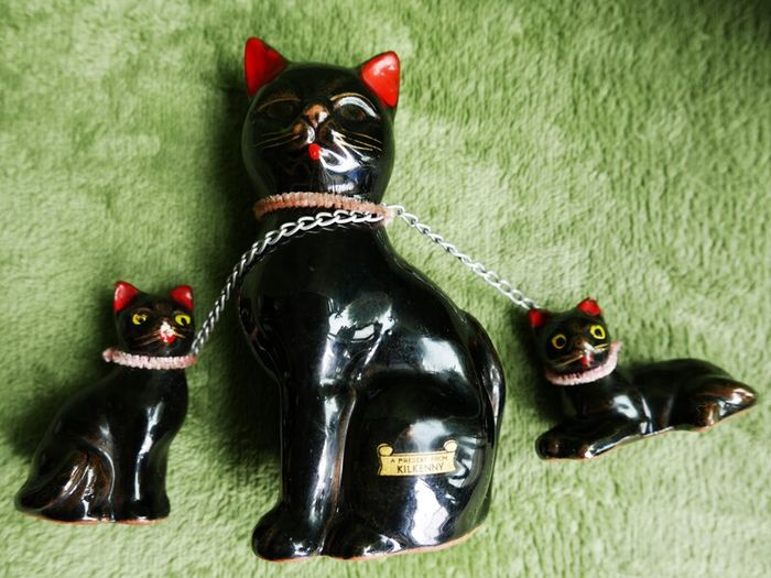 Vintage 1960s Irish Kilkenny Black Mother and Kittens made in Japan
