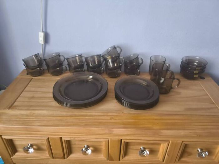 Glass crockery